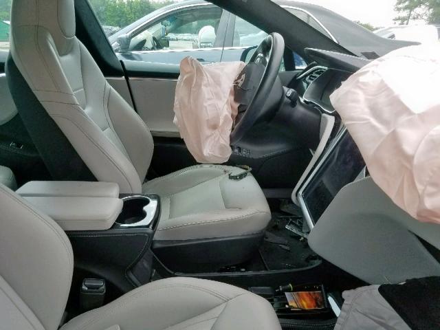 5YJSA1E26FF106811 - 2015 TESLA MODEL S أزرق صورة 5