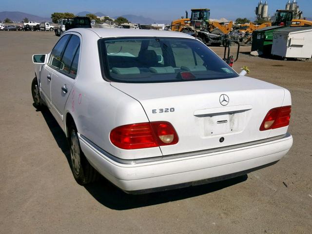 WDBJF65F3WA506586 - 1998 MERCEDES-BENZ E 320 WHITE photo 3