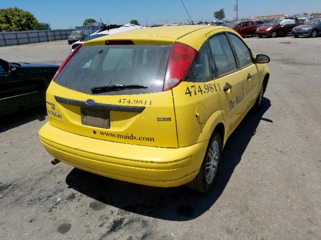 3FAFP37N95R119641 - 2005 FORD FOCUS ZX5 YELLOW photo 4