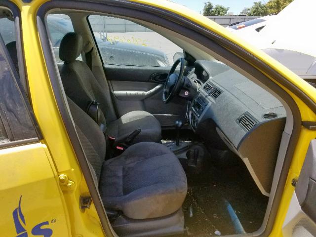 3FAFP37N95R119641 - 2005 FORD FOCUS ZX5 YELLOW photo 5