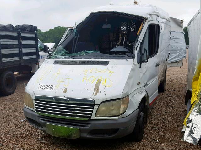 WDYPD444955816033 - 2005 FREIGHTLINER SPRINTER 3 WHITE photo 2