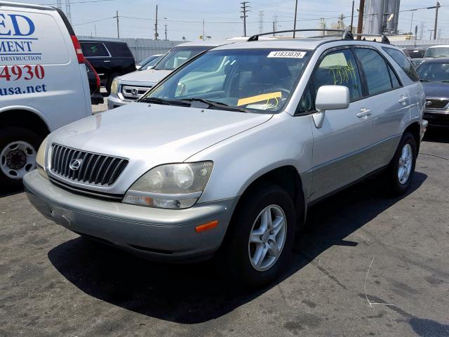 JT6HF10U7X0093434 - 1999 LEXUS RX 300 SILVER photo 2