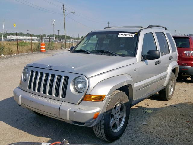 1J8GL38K05W645452 - 2005 JEEP LIBERTY RE GRAY photo 2