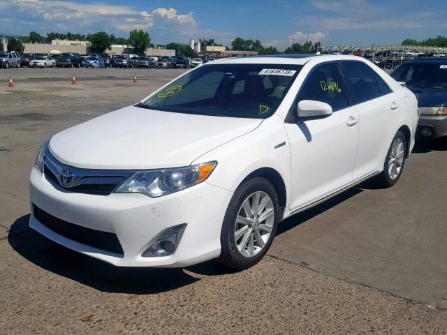 4T1BD1FK9CU012667 - 2012 TOYOTA CAMRY HYBR WHITE photo 2