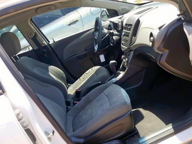 1G1JA6SH7C4162656 - 2012 CHEVROLET SONIC LS WHITE photo 5