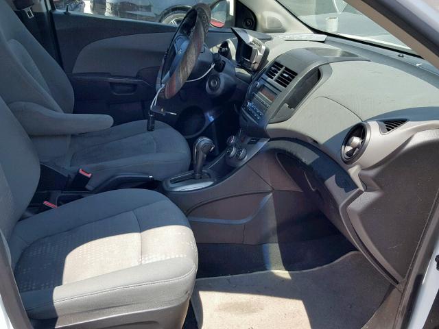 1G1JA6SH0C4140210 - 2012 CHEVROLET SONIC LS WHITE photo 5