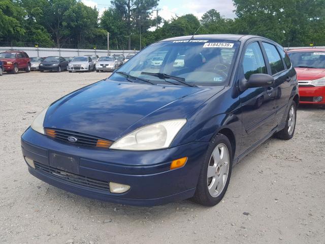 3FAFP37392R171779 - 2002 FORD FOCUS ZX5 BLUE photo 2