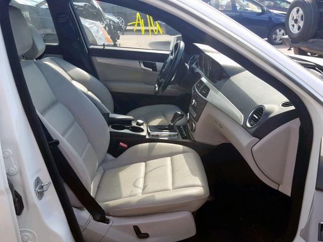 WDDGF4HB8DR262043 - 2013 MERCEDES-BENZ C 250 WHITE photo 5