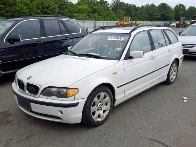 WBAEN33442PC10439 - 2002 BMW 325 IT WHITE photo 2