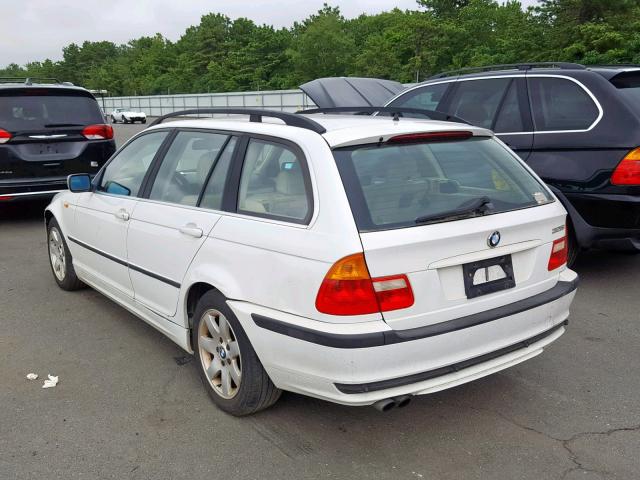 WBAEN33442PC10439 - 2002 BMW 325 IT WHITE photo 3