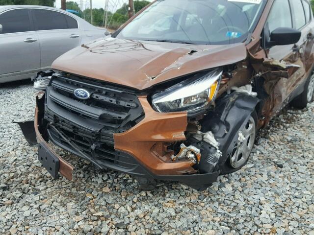 1FMCU0F71HUE68700 - 2017 FORD ESCAPE S ORANGE photo 9