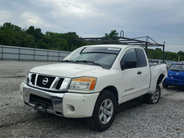 1N6AA0CH8CN306984 - 2012 NISSAN TITAN S WHITE photo 2