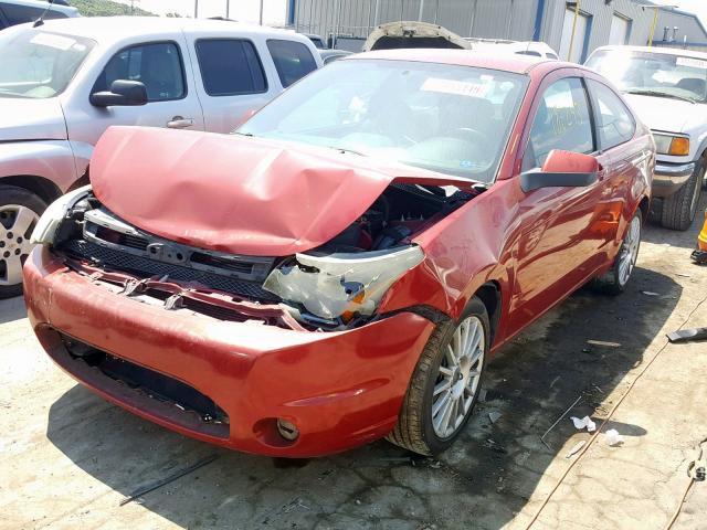 1FAHP33N19W189880 - 2009 FORD FOCUS SES RED photo 2