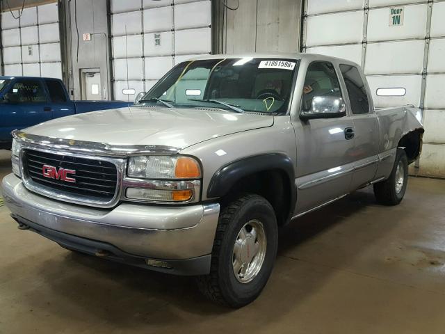 1GTEK19TX2E251990 - 2002 GMC NEW SIERRA SILVER photo 2