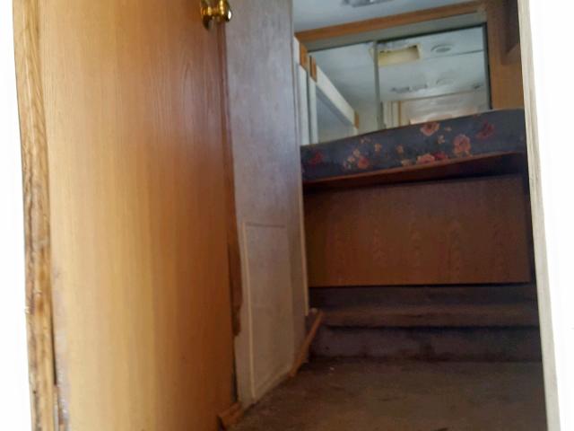 4YDF28529X4050845 - 1999 KEYSTONE MONTANA WHITE photo 5