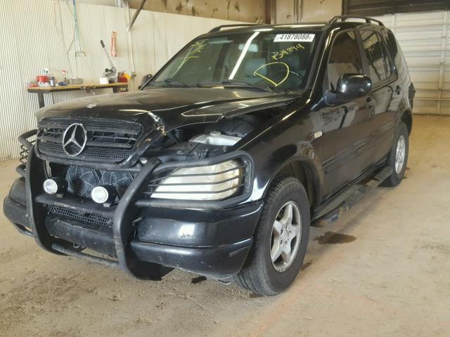 4JGAB54E6YA154294 - 2000 MERCEDES-BENZ ML 320 BLACK photo 2