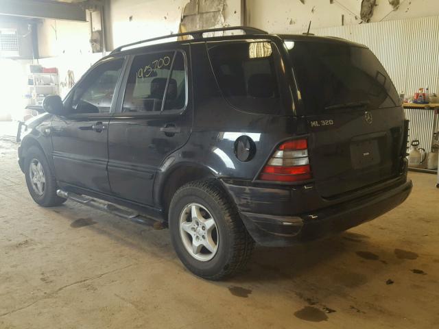 4JGAB54E6YA154294 - 2000 MERCEDES-BENZ ML 320 BLACK photo 3