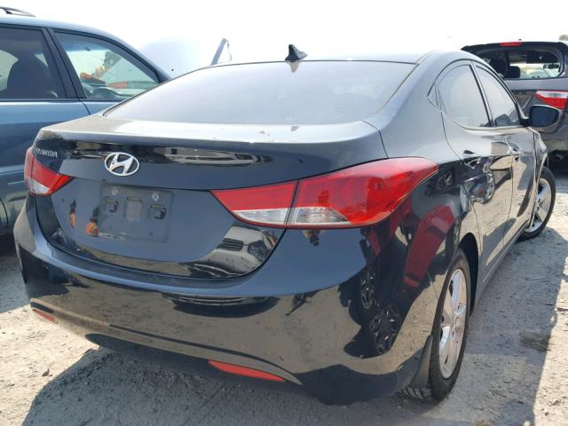 5NPDH4AEXDH286332 - 2013 HYUNDAI ELANTRA GL BLACK photo 4