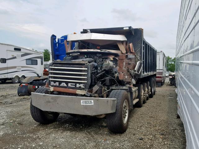 1M2AG11C07M063869 - 2007 MACK 700 CV700 BROWN photo 2