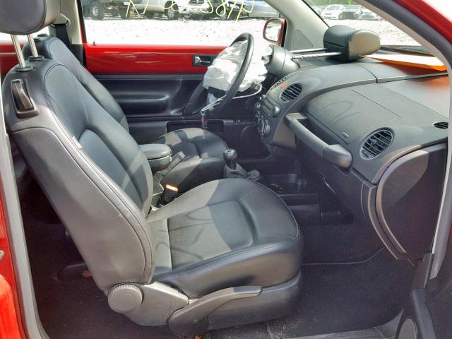 3VWPG3AG0AM015925 - 2010 VOLKSWAGEN NEW BEETLE წითელი ფოტო 5