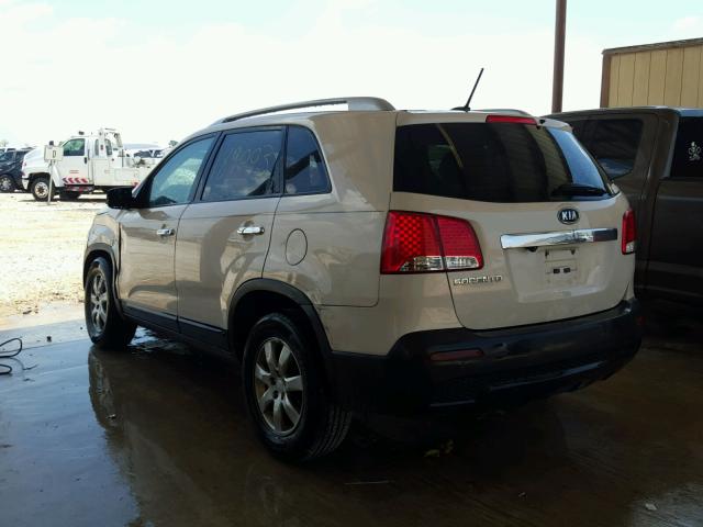 5XYKT3A13BG154384 - 2011 KIA SORENTO BA WHITE photo 3