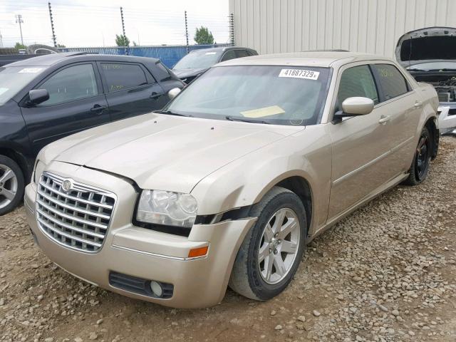 2C3KA53G87H628233 - 2007 CHRYSLER 300 TOURIN GOLD photo 2