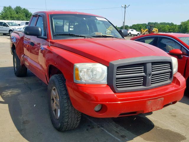 1D7HW42N85S128117 - 2005 DODGE DAKOTA SLT RED photo 1