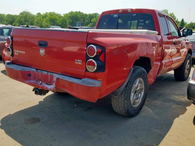 1D7HW42N85S128117 - 2005 DODGE DAKOTA SLT RED photo 4