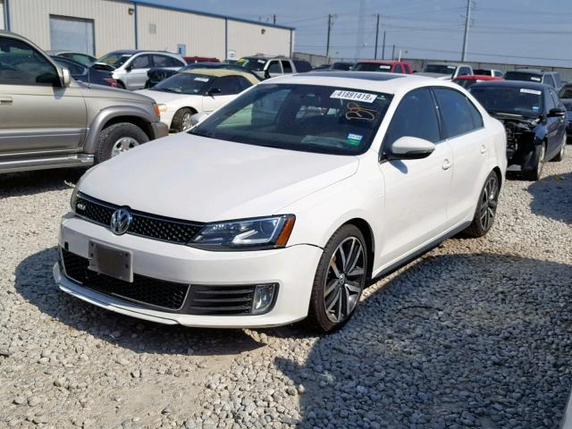 3VW5S7AJXDM443692 - 2013 VOLKSWAGEN JETTA GLI WHITE photo 2