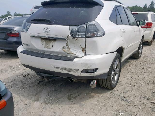 JTJHW31U272019617 - 2007 LEXUS RX 400H WHITE photo 9