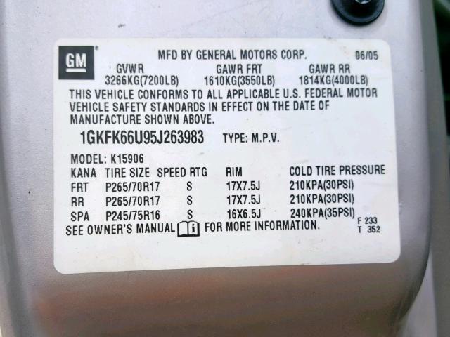 1GKFK66U95J263983 - 2005 GMC YUKON XL D SILVER photo 10