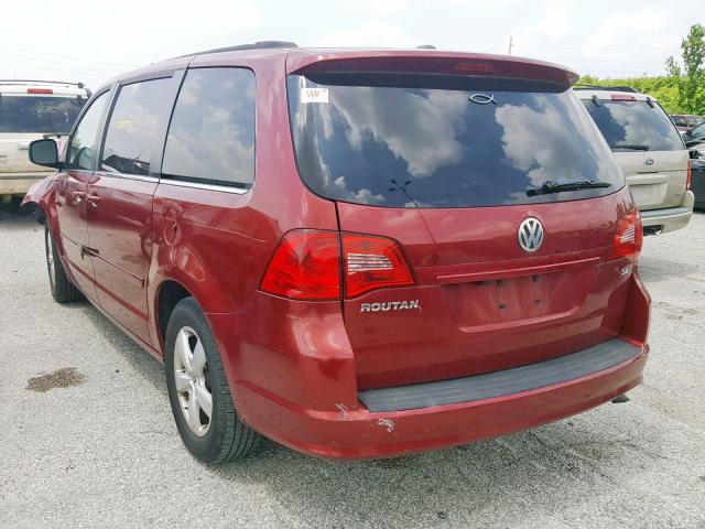 2V4RW3DG5BR670835 - 2011 VOLKSWAGEN ROUTAN SE MAROON photo 3