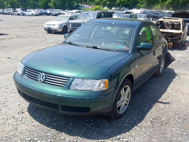 WVWBH63B21P029767 - 2001 VOLKSWAGEN PASSAT GLX GREEN photo 2