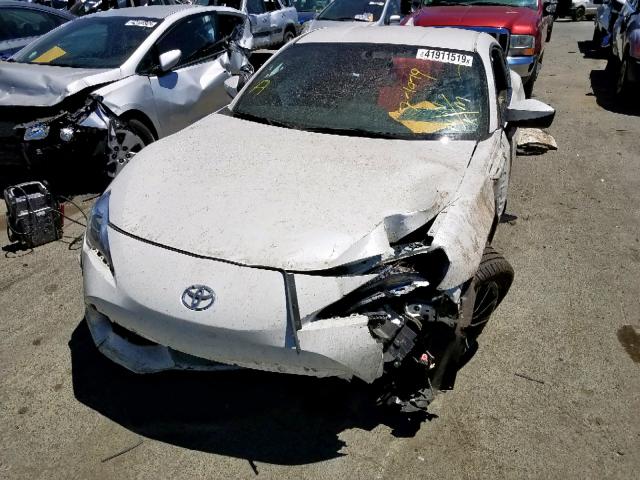 JF1ZNAA18H8703404 - 2017 TOYOTA 86 BASE WHITE photo 2