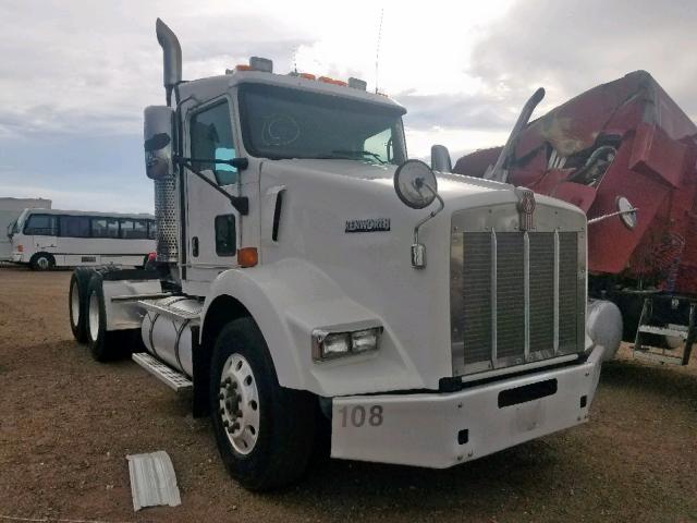 1XKDD49X5AJ271732 - 2010 KENWORTH CONSTRUCTI WHITE photo 1