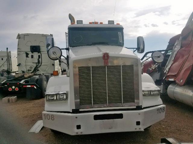 1XKDD49X5AJ271732 - 2010 KENWORTH CONSTRUCTI WHITE photo 9