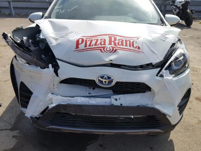 JTDKDTB35J1601437 - 2018 TOYOTA PRIUS C WHITE photo 9