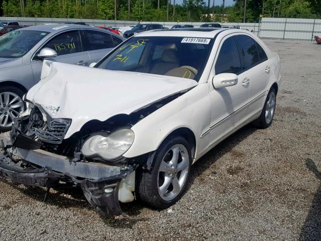 WDBRF61J04E018666 - 2004 MERCEDES-BENZ C 240 WHITE photo 2