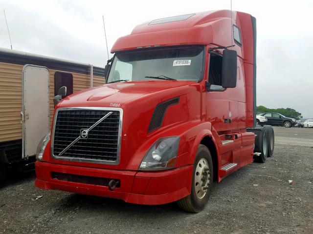 4V4NC9TG6DN132302 - 2013 VOLVO VN VNL RED photo 2