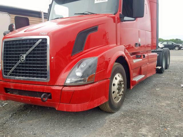 4V4NC9TG6DN132302 - 2013 VOLVO VN VNL RED photo 9