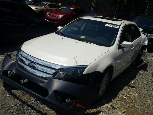 3FADP0L35AR365526 - 2010 FORD FUSION HYB WHITE photo 2