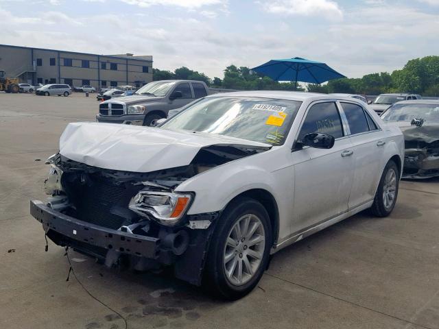 2C3CA5CG7BH592029 - 2011 CHRYSLER 300 LIMITE WHITE photo 2