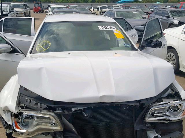 2C3CA5CG7BH592029 - 2011 CHRYSLER 300 LIMITE WHITE photo 7