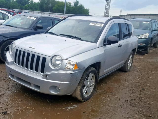 1J8FF47W17D266813 - 2007 JEEP COMPASS SILVER photo 2