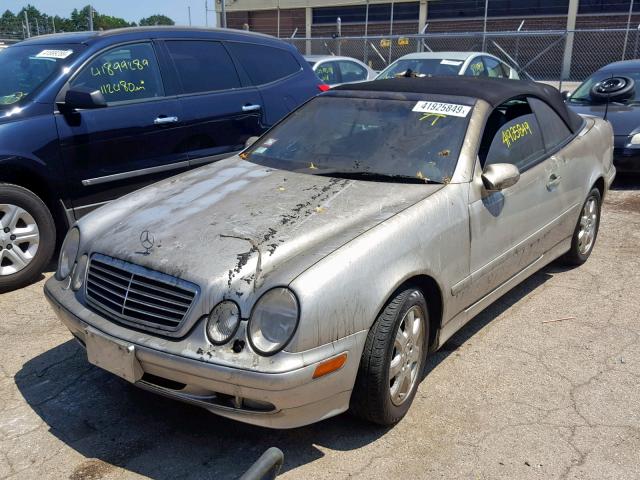 WDBLK65G72T094880 - 2002 MERCEDES-BENZ CLK 320 SILVER photo 2