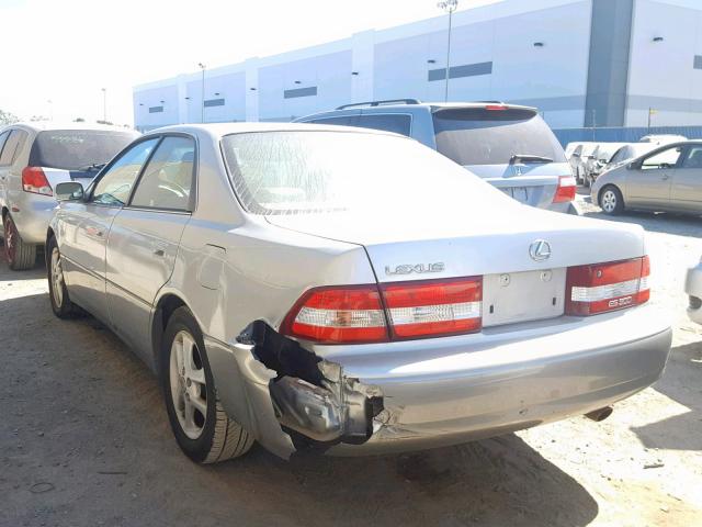 JT8BF28G1Y5087716 - 2000 LEXUS ES 300 SILVER photo 3