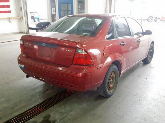 1FAFP34N65W207063 - 2005 FORD FOCUS ZX4 RED photo 4