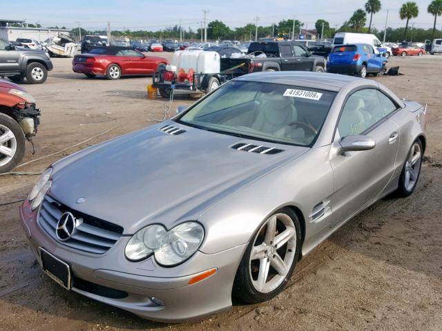 WDBSK75F34F080050 - 2004 MERCEDES-BENZ SL 500 SILVER photo 2