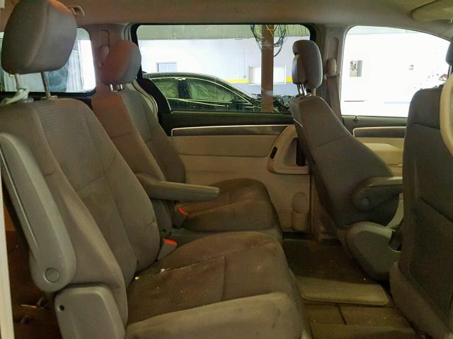 2V4RW4DG6BR621956 - 2011 VOLKSWAGEN ROUTAN S SILVER photo 6