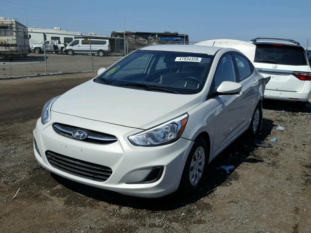 KMHCT4AE3GU014060 - 2016 HYUNDAI ACCENT SE WHITE photo 2